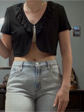Perceptions Black Ruffle-Trim Short Sleeve Crop Top